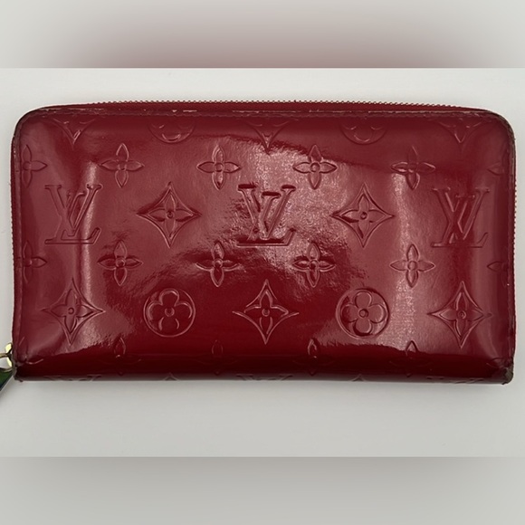 Louis Vuitton Monogram Big red vernis zipper wallet